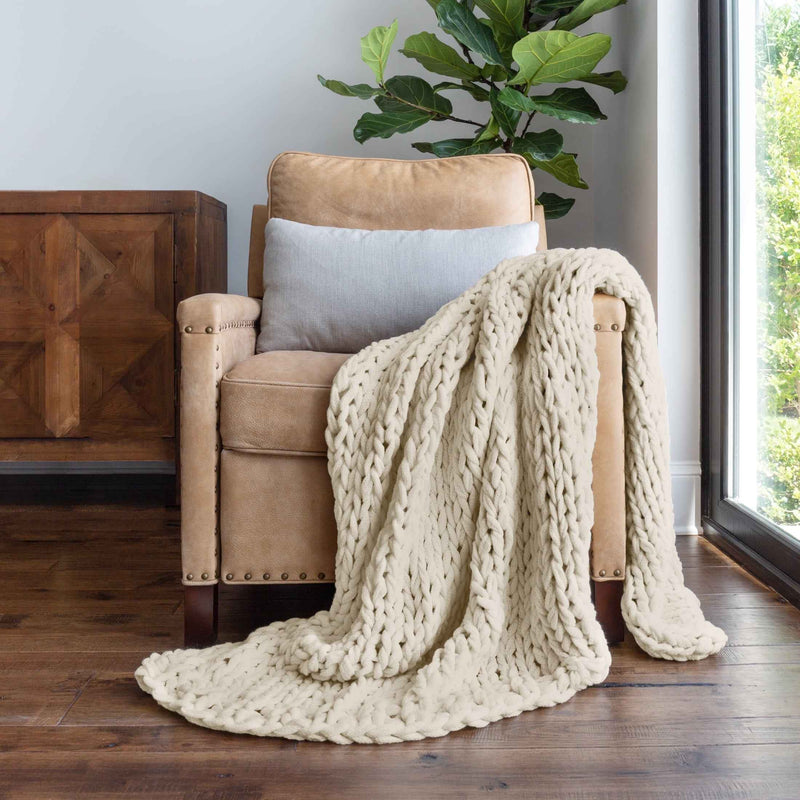 Comfort Canopy™ Chunky Hand-Knit Throw Blanket – Eucalyptus Green (Soft Acrylic)
