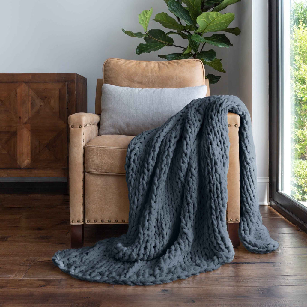 Comfort Canopy™ Chunky Hand-Knit Throw Blanket – Eucalyptus Green (Soft Acrylic)