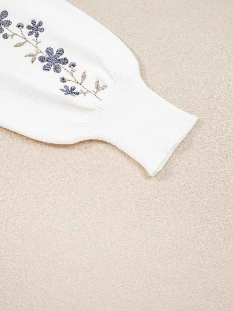 Floral Embroidered Scallop Hem Cropped Sweater
